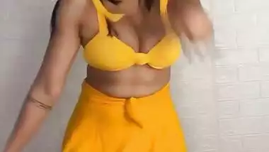 Sofia Ansari Sexy In Yellow Hot