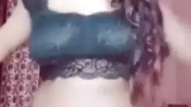 Chubby Bhabi Hot Sexy Dance in Live