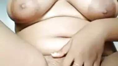 desi indian bhabi video call sex make him cum