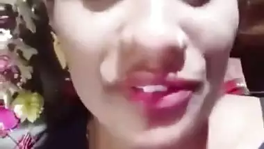 Married Tamil girl shows cute boobs on cam for lover