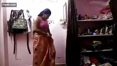Desi village bhabi change her dress