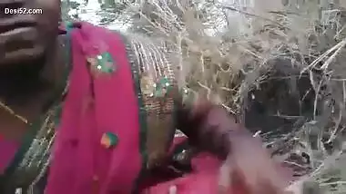 Village bhabi fucking in Jungle