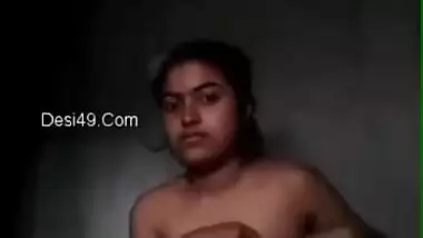 Modest Indian teen finds courage to pose naked in quick porn clip