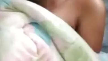 Today Exclusive- Sexy Lankan Girl Showing Her Boobs