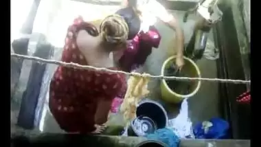 lucknow sisters taking bath together