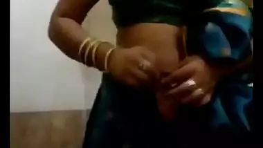 Sexy Tamil Girl Strip saree And Showing her boobs and pussy