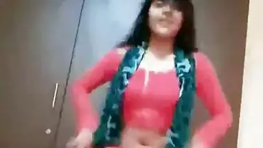 sexy desi babe shaking her hot belly