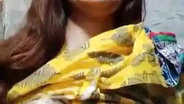 Paki sexy pathani bhabhi showing boobs