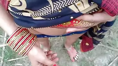 Coition of the Desi woman and XXX partner takes place in the fresh air