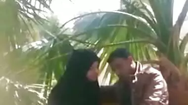 Pakistani hijabi BJ and hand job until cum in public park