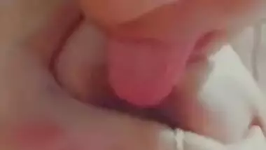 Karachi GF licking her own nipple MMS