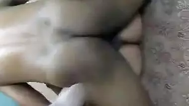 Deep vagina fucking of a tamil aunty