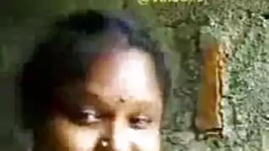 Sexy Tamil Lady Showing Her Big Tits