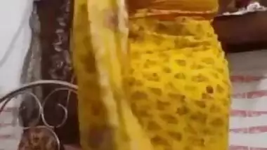 bhabhi housewife stripping for lover