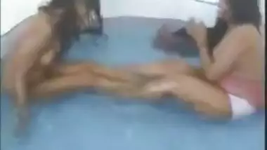 Indian lesbians take bath together