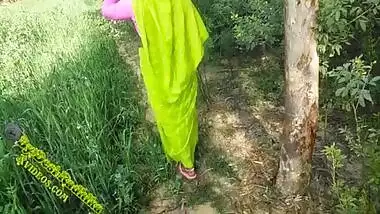 Indian Couple Injoy Outdoor Sex In Village PORN IN HINDI