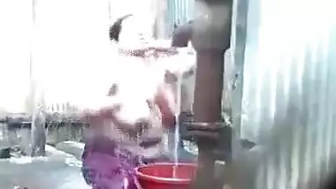 desi aunt bath outdoor