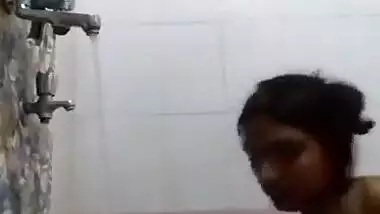 Punjabi Bhabhi nude bath sex video