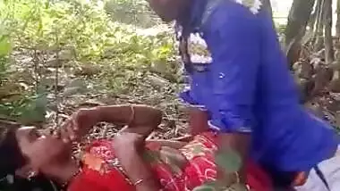 Odia outdoor sex MMS video of slut having sex with client