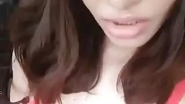 Desi hot girl show her boob selfie cam video on car