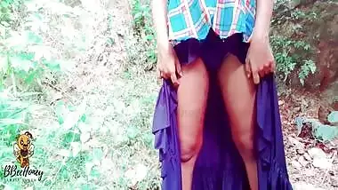 Sri Lankan Girl Risky Public Outdoor Pissing