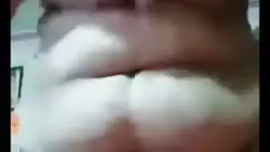 Video of Desi Bhabhi who wants to expose XXX body parts on camera
