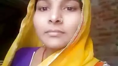 Desi girl with nose piercing exposes XXX parts on phone camera