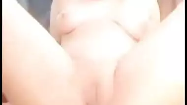 Horny Desi babe cums hard using big XXX veggies for her twat on cam