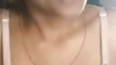 Today Exclusive- Cute Lankan Tamil Girl Showing Her Boobs And Pussy Part 3