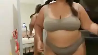 Sexy BBW Girl Shows her Boobs and Pussy