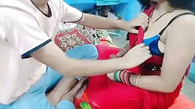 Aunty and young boy dirty conversation boy have fucking hot aunty xxxsoniya Indian hindi video