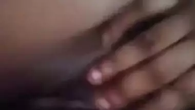 Indian girlfriend pussy pic and nude viral clip