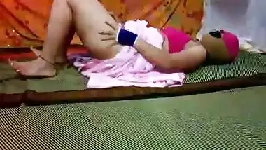 Desi wife expose saree and showing her sexy body