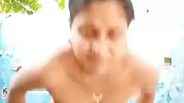 Hot Bhabhi undressed MMS outdoor bath episode