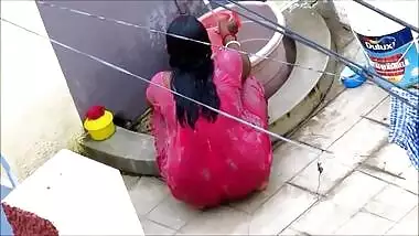 aunty open bath in red nighty