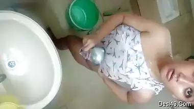 Exclusive- Horny Nri Girl Shower Clips Record For Lover
