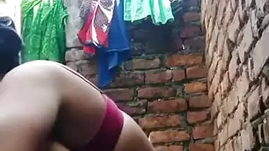 Hot beautiful village bhabi bathing video