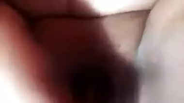 Sexy Desi mom takes banana and starts fucking her own moist pussy