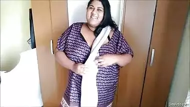 Desi Nri BBW Aunty Stripping