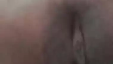 Solo sex show of amazing Desi mom who exposes pussy and touches it