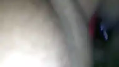 Desi nude lady uses toothpaste to lube her pussy