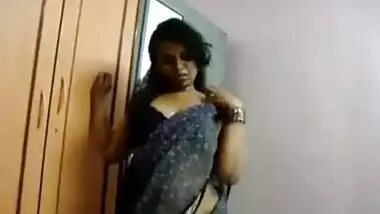 Indian ex-wife shows her titties every chance she gets 