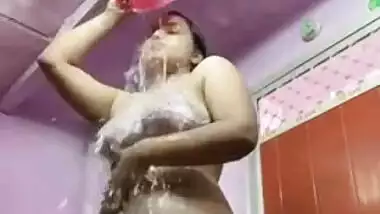 Naughty Desi XXX babe shows beautiful pussy and tits in the bathroom