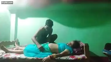 Desi bhabhi ki romantic chudayi with her brother friends