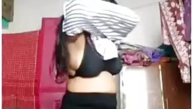 Hot Desi Bhabi Changing Cloths