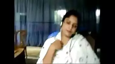 Muslim slim bhahbi exposed herself with dirty audio