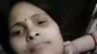 Sweet Desi Bhabhi exposing her nice juicy melons on cam