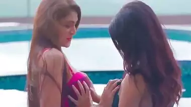 Sexy Lesbian Bhabhi Swimming Pool Me Nahake Namkeen Hogyi