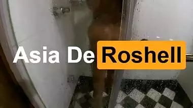 Sneaking on sexy indian girl having shower after work - Asia De Roshell