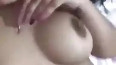 Cute girl show boob and pussy